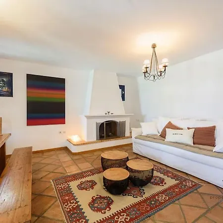 Appartamento 6br With Private Pool, 4 Baths & Garden -padma Angairiá