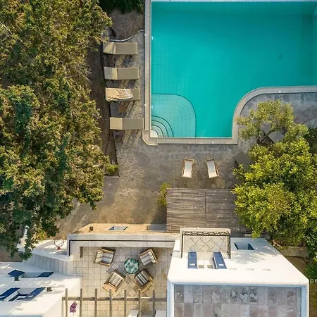 Appartamento 6br With Private Pool, 4 Baths & Garden -padma