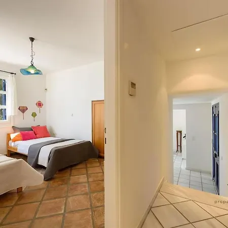 Apartment 6br With Private Pool, 4 Baths & Garden -padma