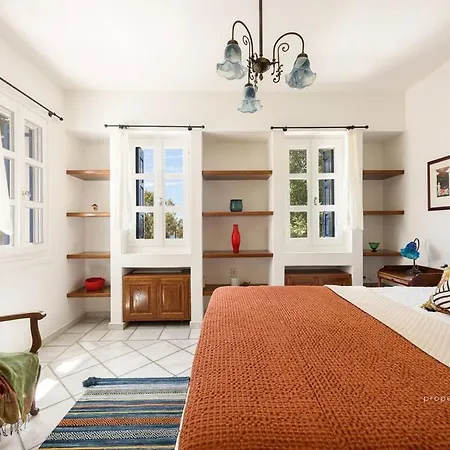 Apartment 6br With Private Pool, 4 Baths & Garden -padma
